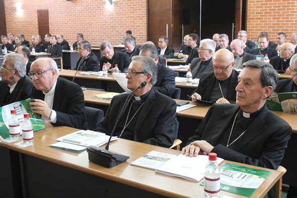 Obispos grupo asamblea
