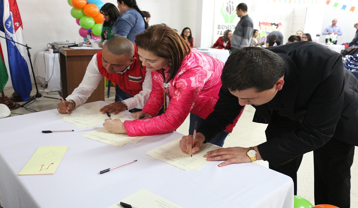 firma del pacto por la niñez y la adolescencia en el Oriente del departamento de Antioquia
